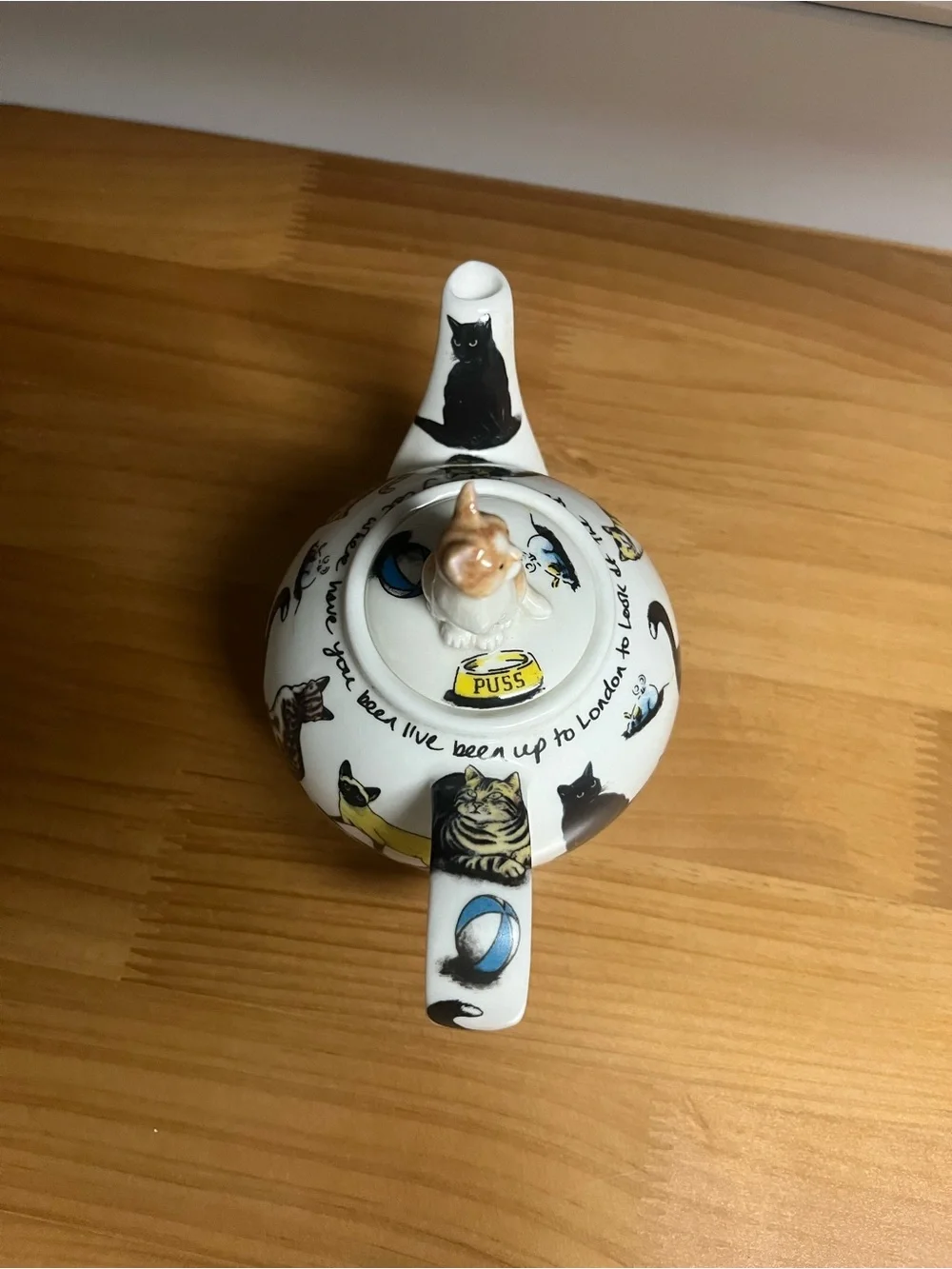 Kit-Tea Cat Porcelain Teapot designed in England by Paul Cardew